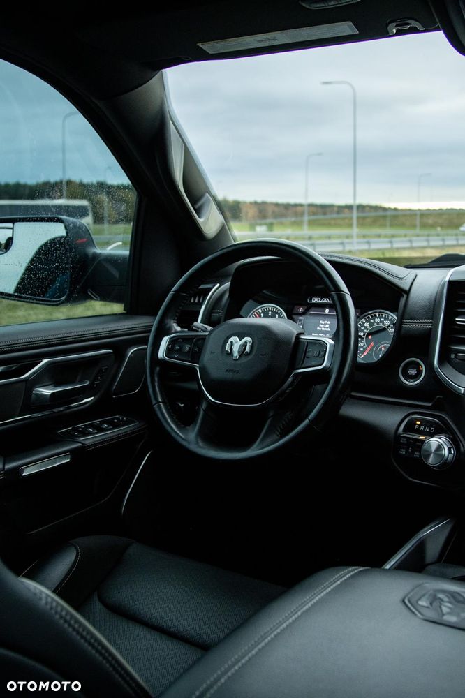 RAM 1500 5.7 Crew Cab Shortbed Laramie Black - 21