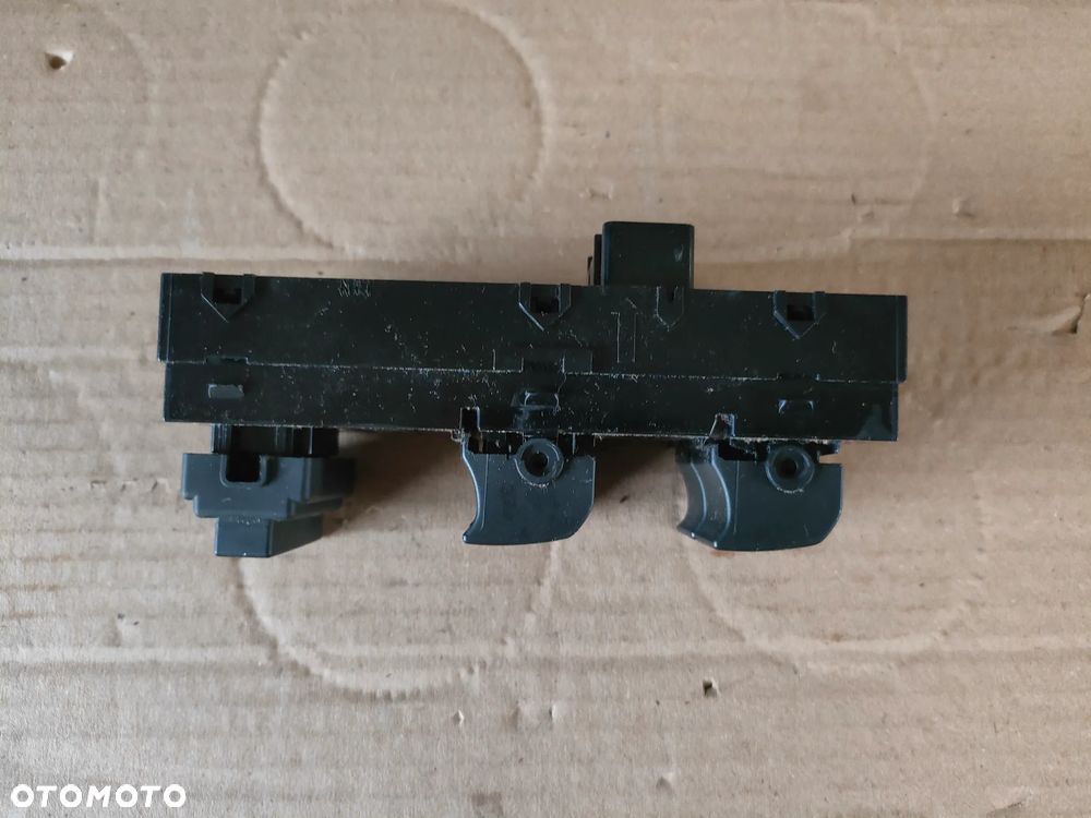 KIA VENGA 09- PANEL STEROWANIA SZYBAMI 93570-1P0421 - 5