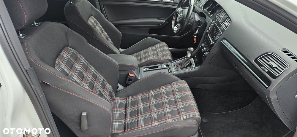 Volkswagen Golf 2.0 TSI BMT GTI Performance - 13