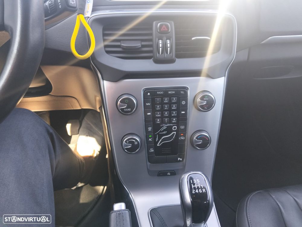 Volvo V40 D2 Inscription - 10