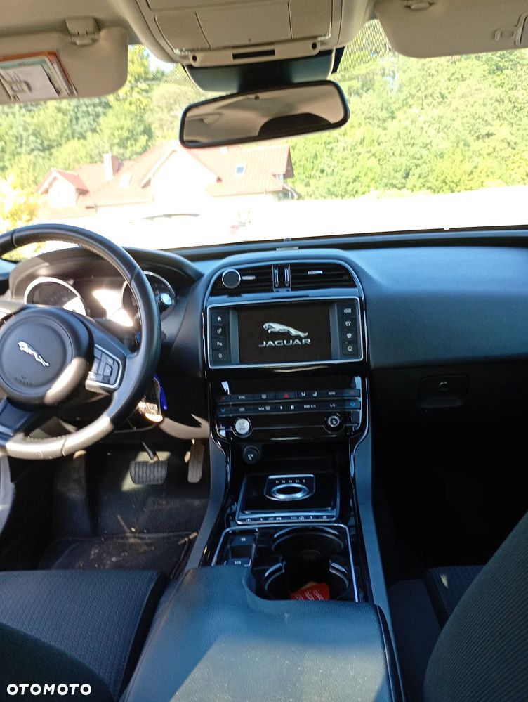 Jaguar XE - 9