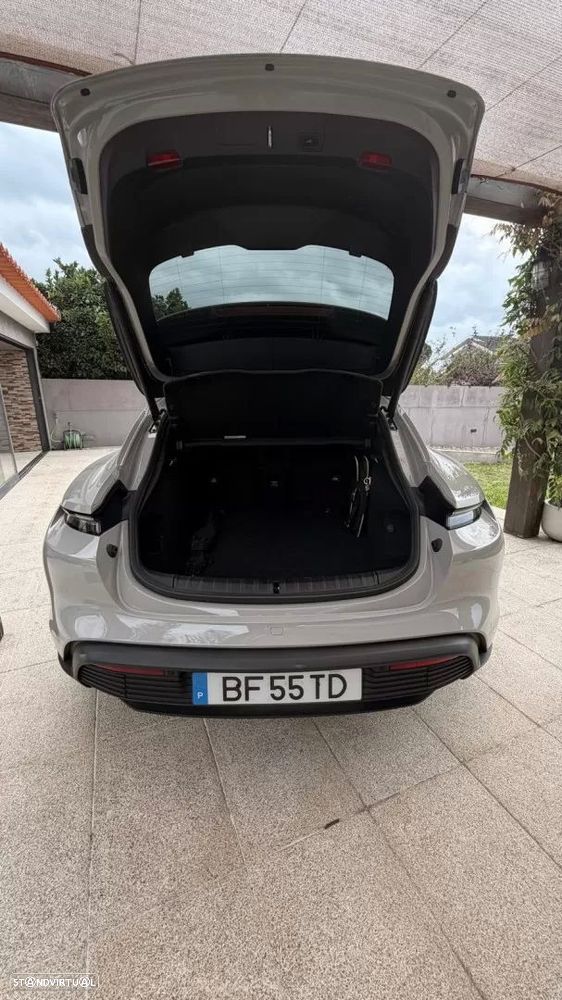 Porsche Taycan Cross Turismo 4 - 19