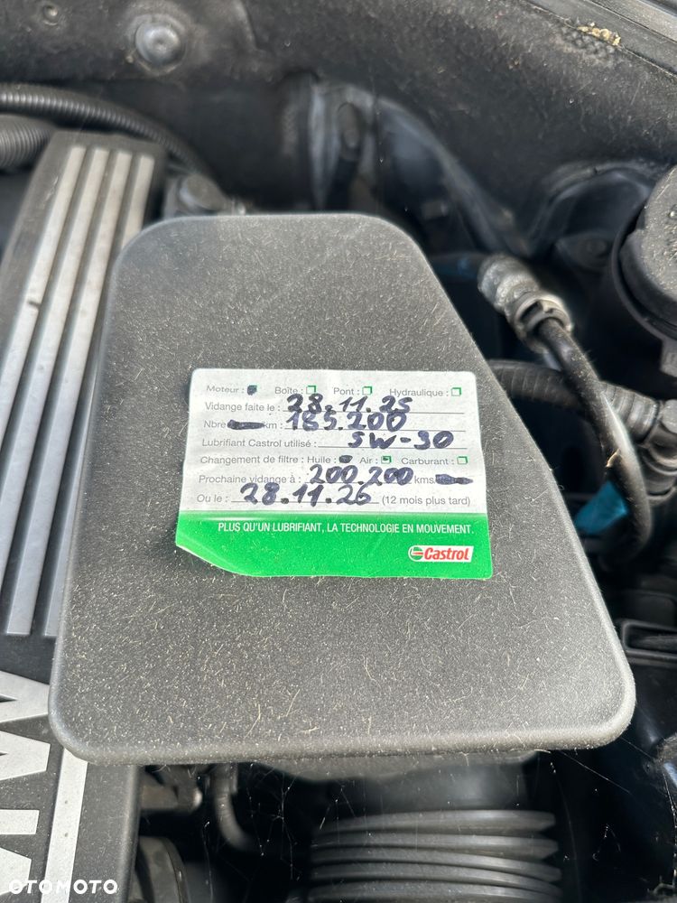 BMW Seria 5 528i - 29