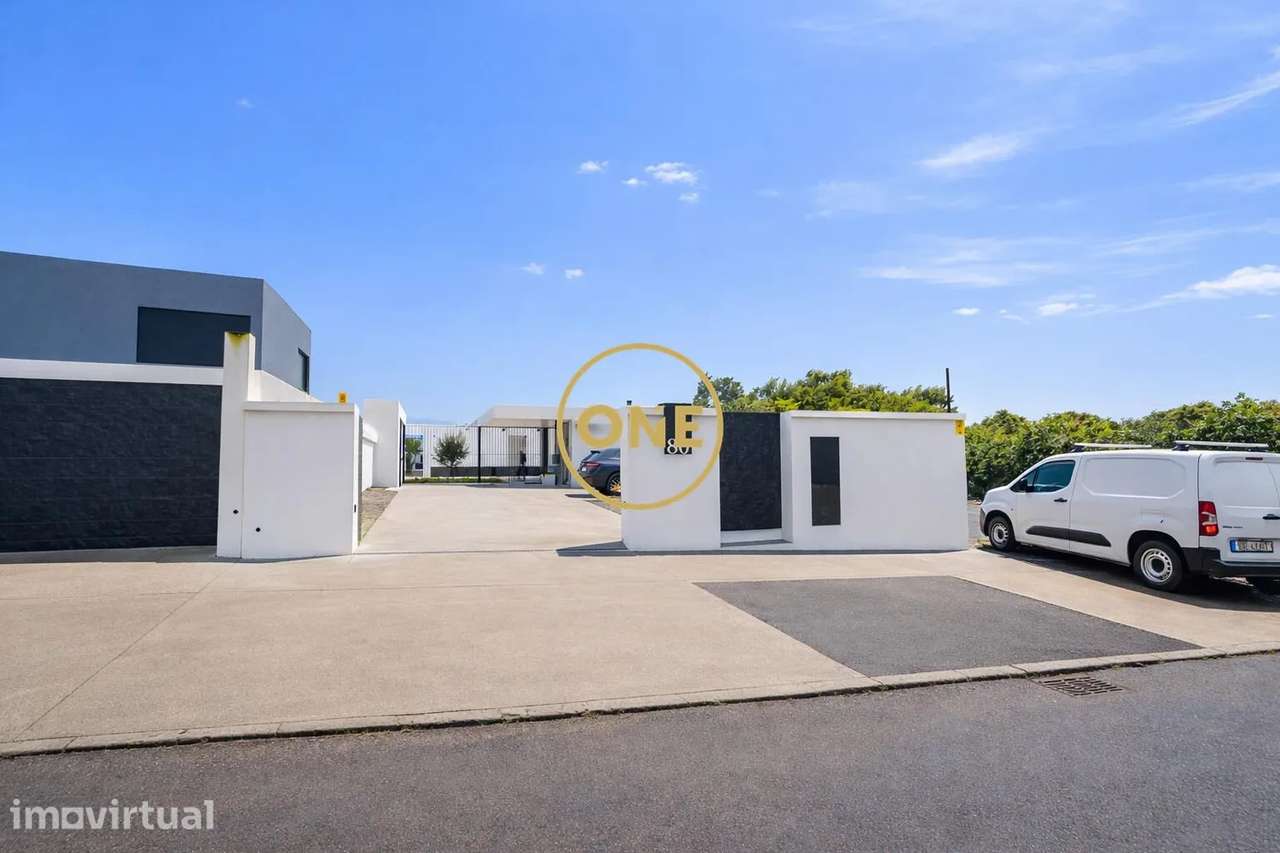 Moradia Exclusiva e Contemporânea de luxo com piscina - Grande imagem: 2/41