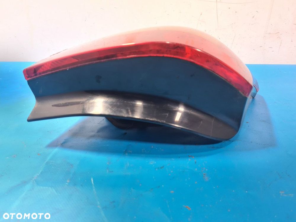 LAMPA TYŁ PRAWA TOYOTA COROLLA E120 - 3