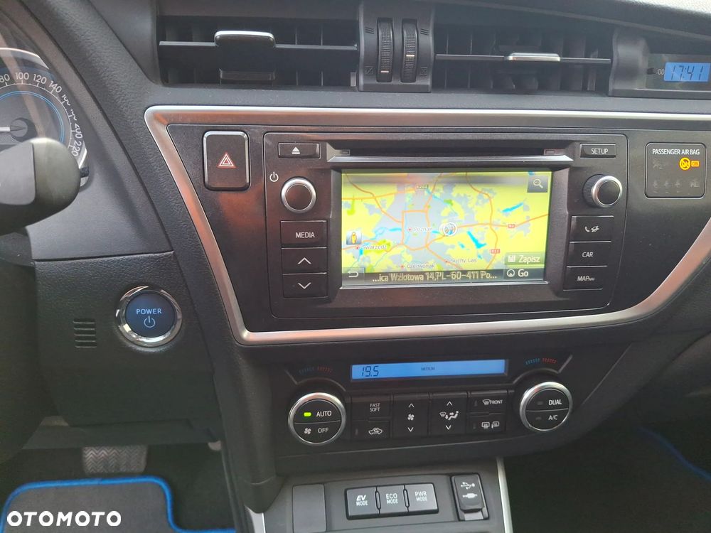 Toyota Auris Hybrid 135 Prestige - 11
