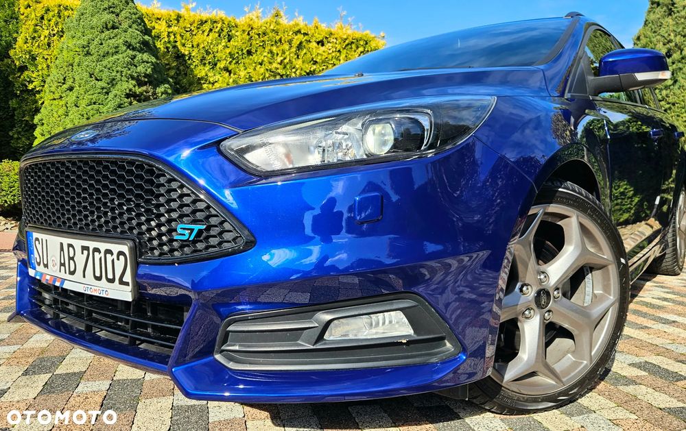 Ford Focus Turnier 2.0 EcoBoost ST mit Leder-Exclusiv-Paket - 13