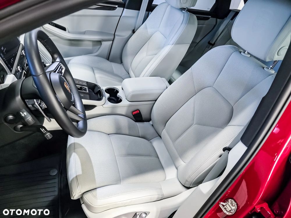 Porsche Macan T - 16