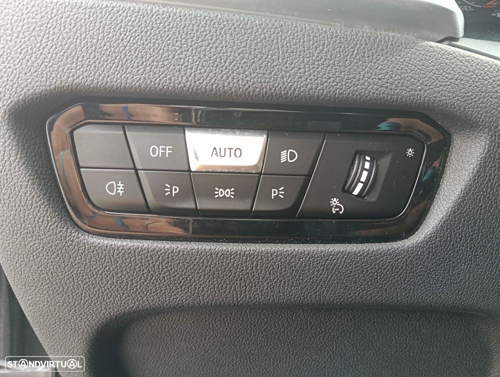 BMW 318 d Touring Auto - 13