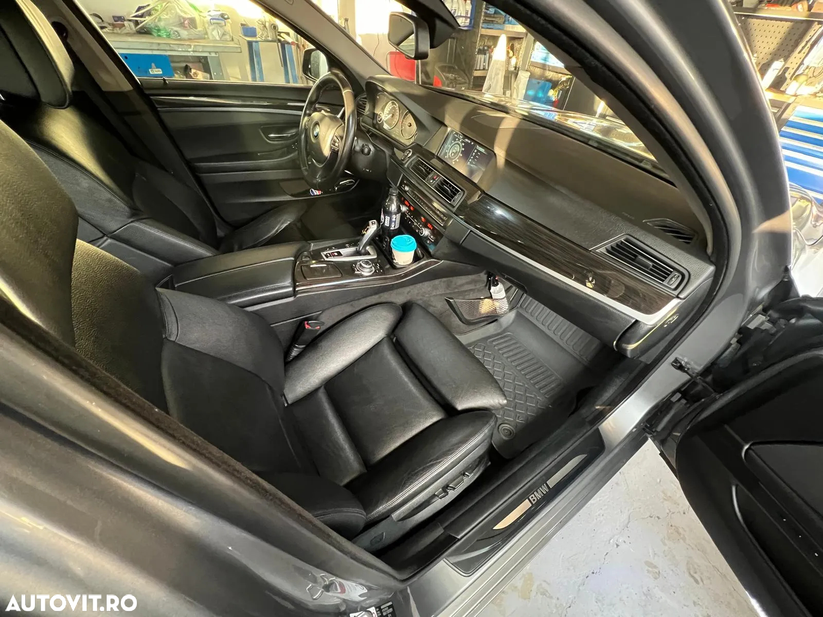 BMW Seria 5 525d xDrive - 12