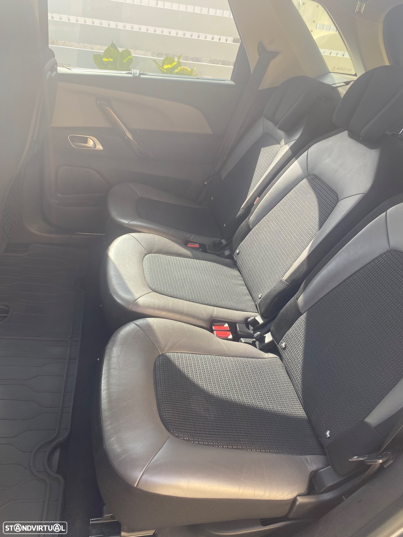 Citroën C4 Picasso 1.6 e-HDi Intensive ETG6 J17 - 12