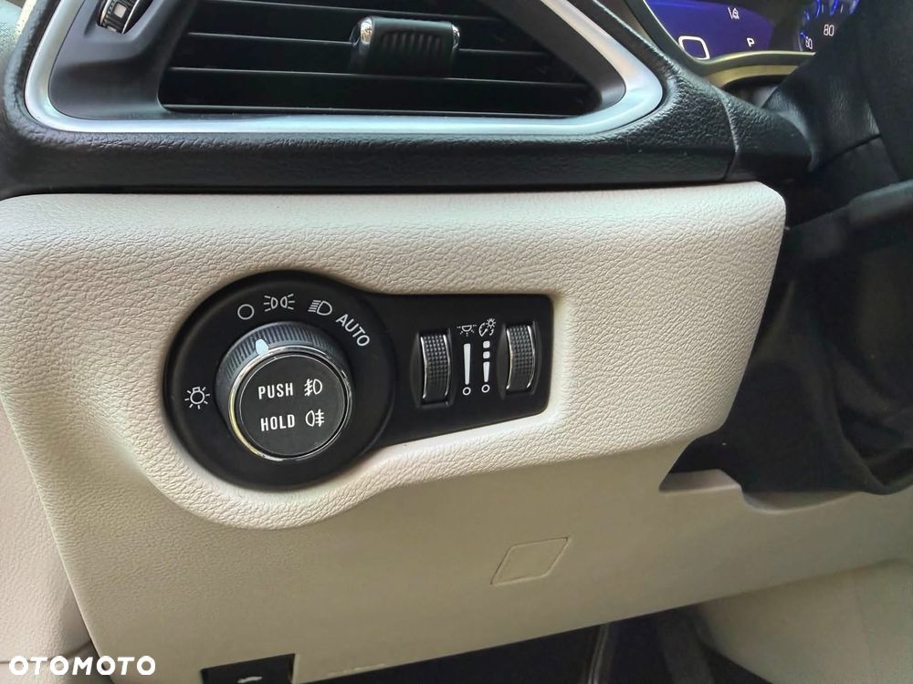 Chrysler Pacifica - 27
