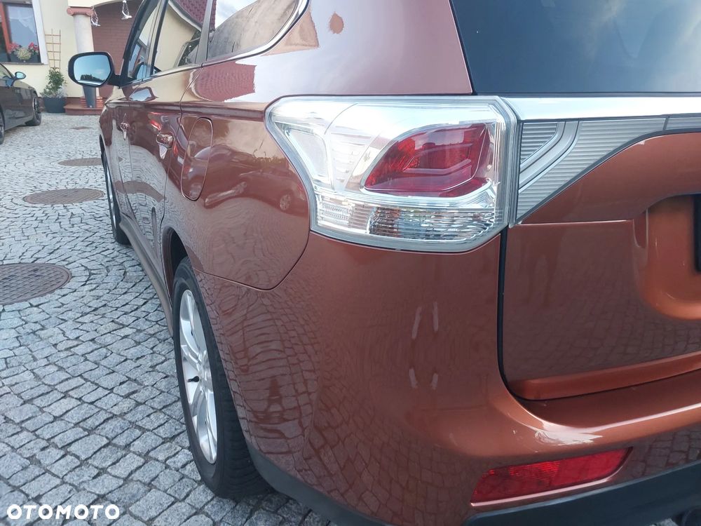 Mitsubishi Outlander 2.2 DI-D 4WD Diamant Edition - 32