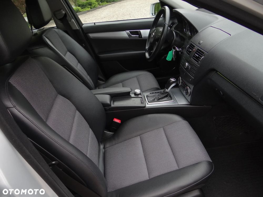 Mercedes-Benz Klasa C 180 BlueEFFICIENCY 7G-TRONIC Avantgarde - 25