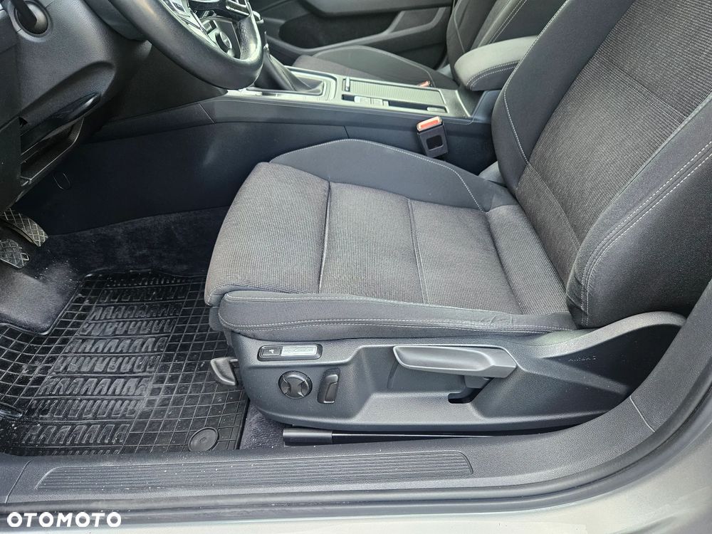 Volkswagen Passat - 11