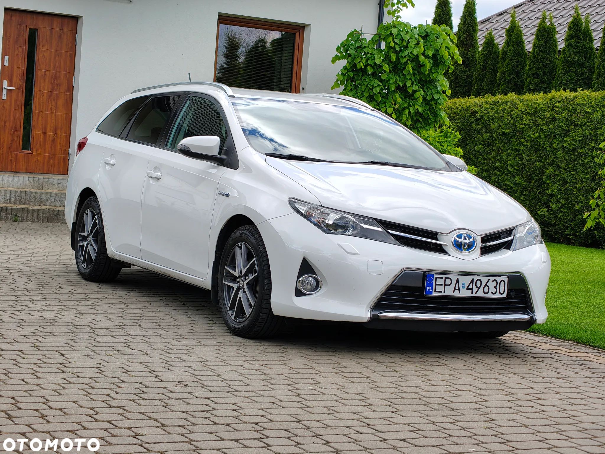 Toyota Auris 1.8 VVT-i Hybrid Automatik Edition - 1