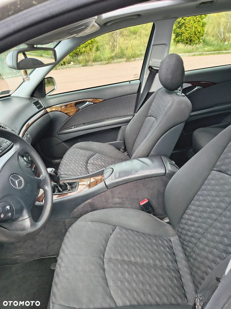 Mercedes-Benz Klasa E 200 Kompressor T Classic - 9