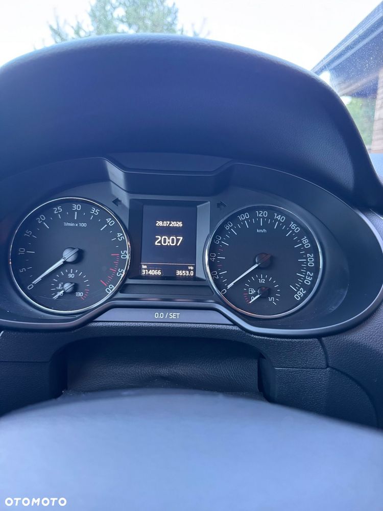 Skoda Octavia 2.0 TDI DSG RS - 17