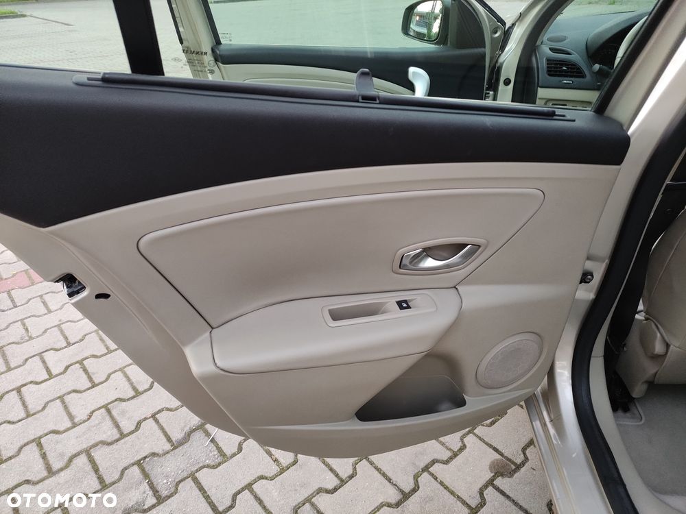 Renault Fluence 1.6 16V Privilege - 26