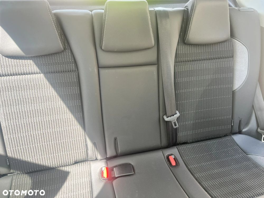 Peugeot 2008 1.2 Pure Tech Allure S&S - 16