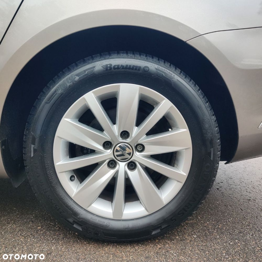 Volkswagen Passat - 12