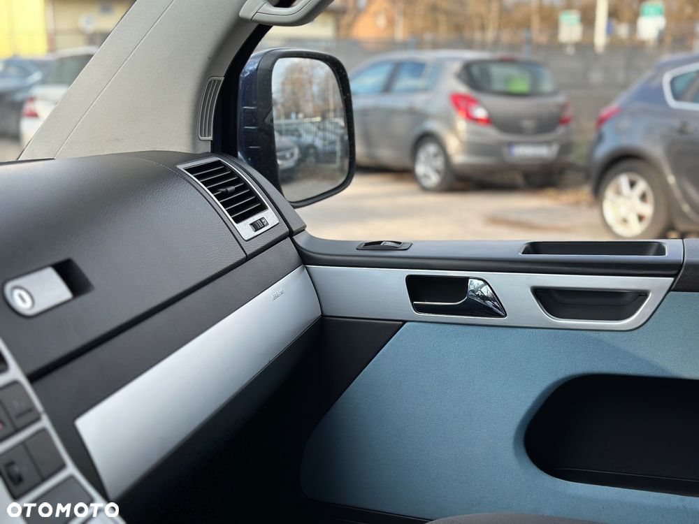 Volkswagen Multivan - 23