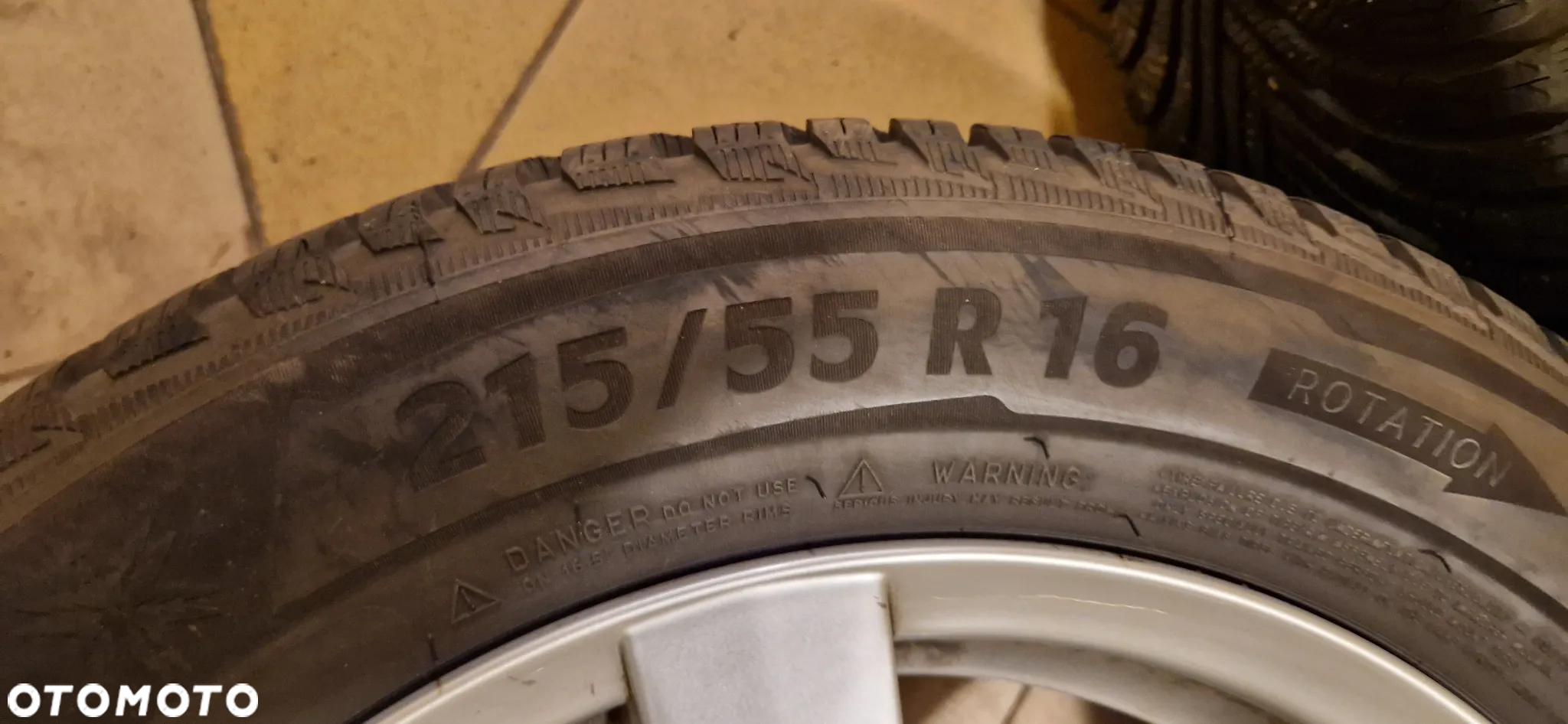 Sprzedam komplet kół z felgami aluminiowymi do VW Passata. Opony Michelin 215/55/R16 - 15