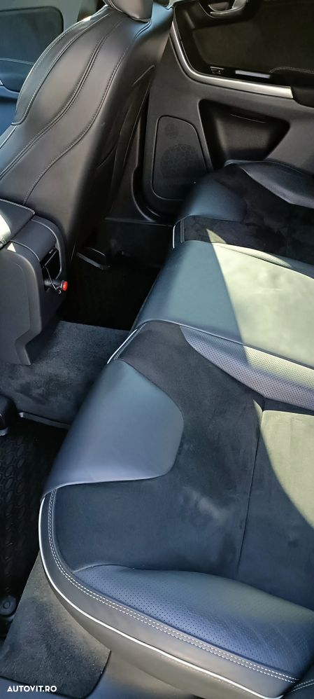 Volvo XC 60 D5 AWD Aut. RDesign - 30