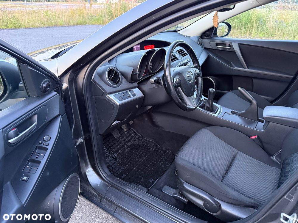 Mazda 3 1.6 Exclusive + - 6