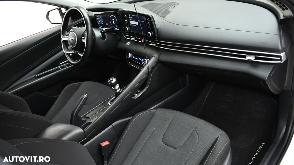 Hyundai Elantra 1.6 l 123 CP 6MT Exclusive - 11