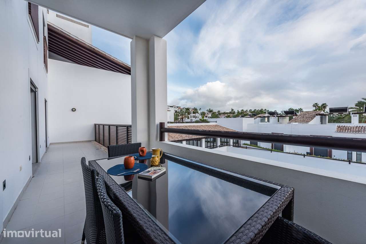 Apartamento de dois quartos com vista para o mar - Grande imagem: 3/27