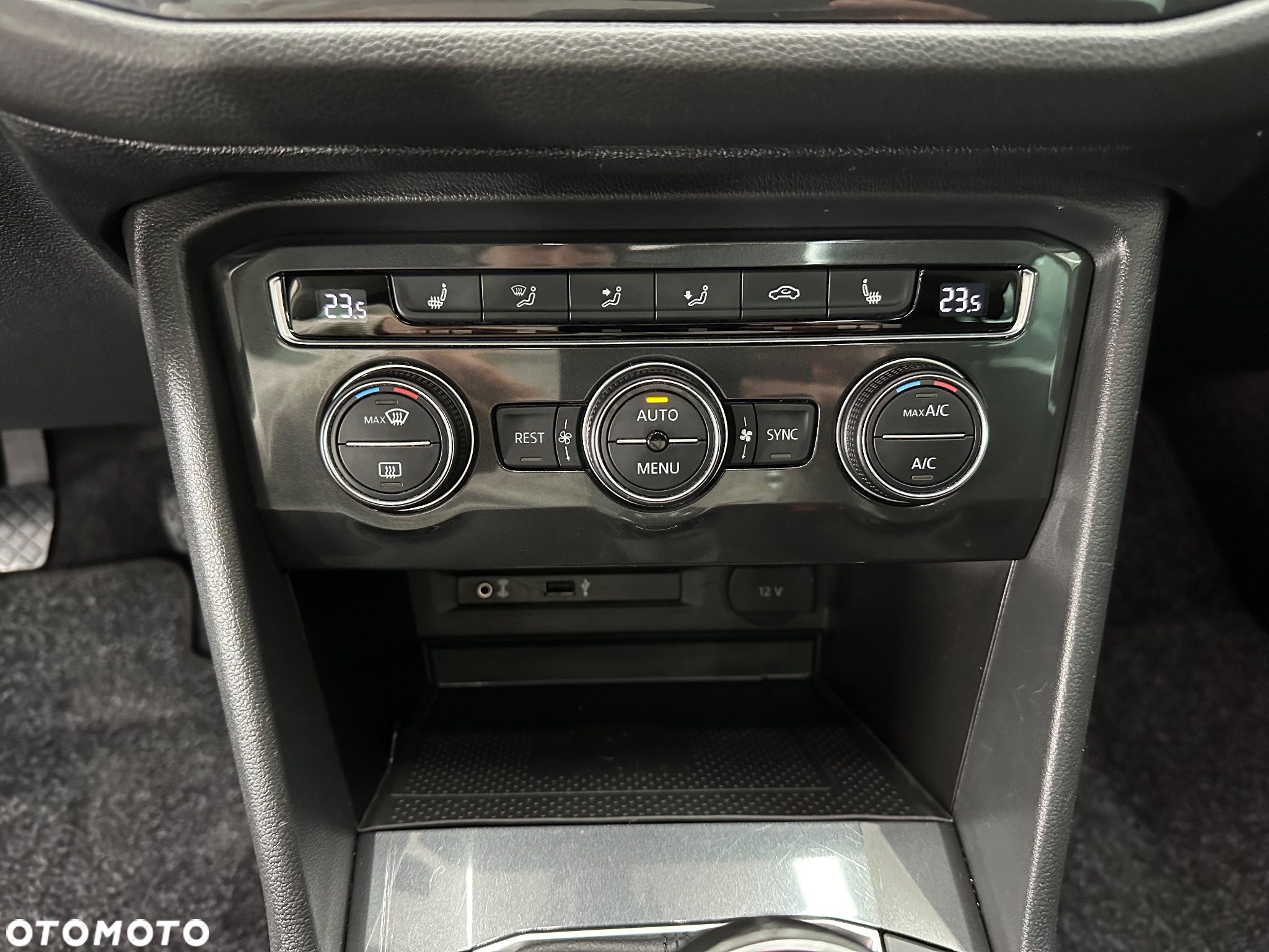 Volkswagen Tiguan - 20