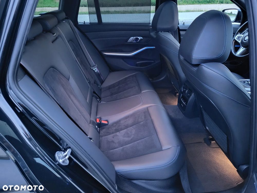 BMW Seria 3 320d Touring xDrive M Sport - 16