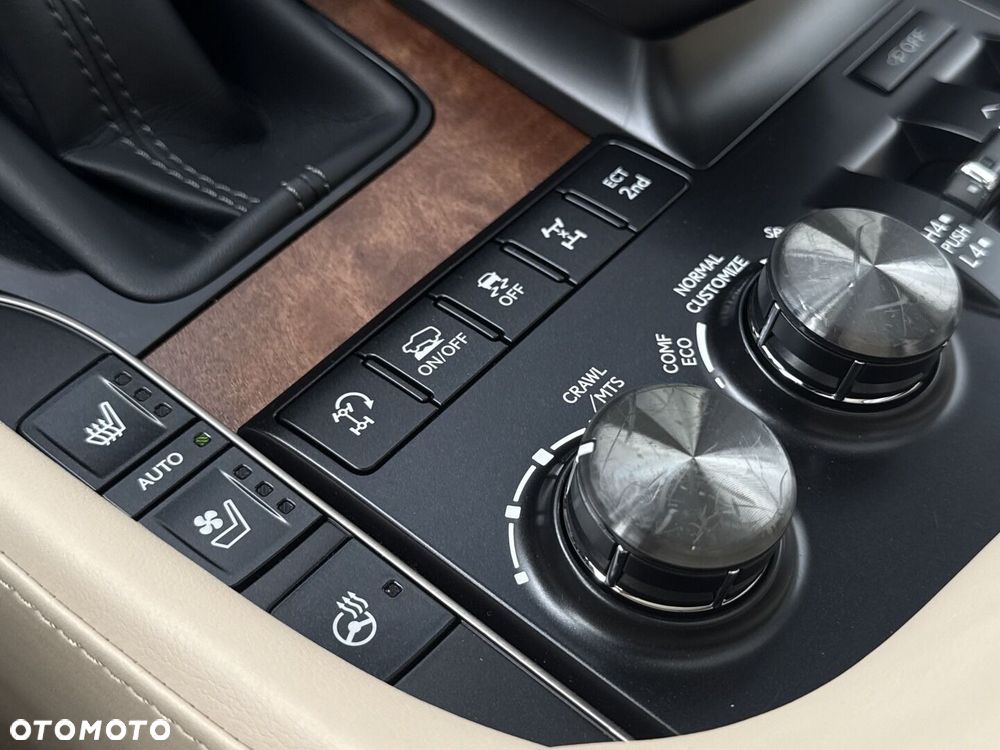Lexus LX 570 Omotenashi - 18