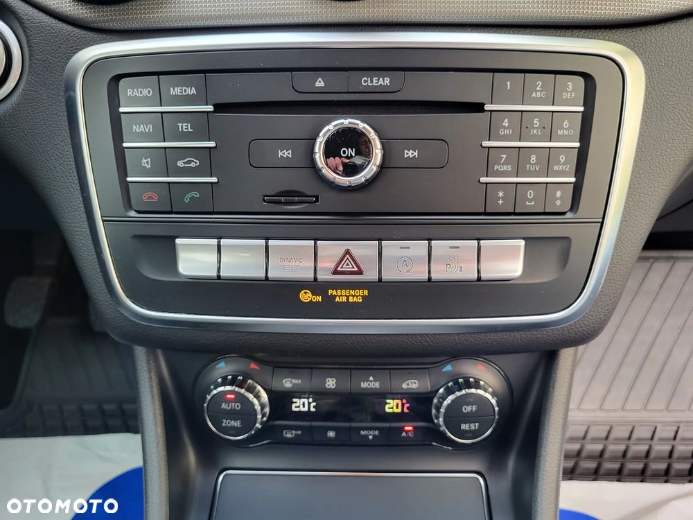 Mercedes-Benz GLA 180 Urban - 17