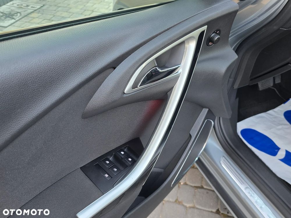 Opel Astra 2.0 CDTI Cosmo - 25