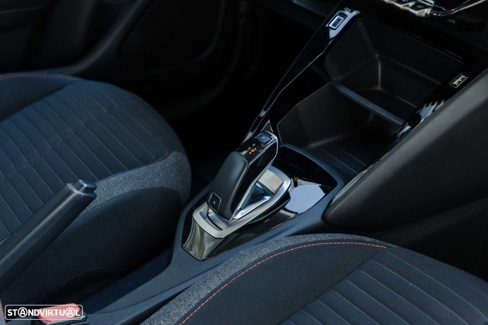 Peugeot 2008 1.2 PureTech Active EAT8 - 22