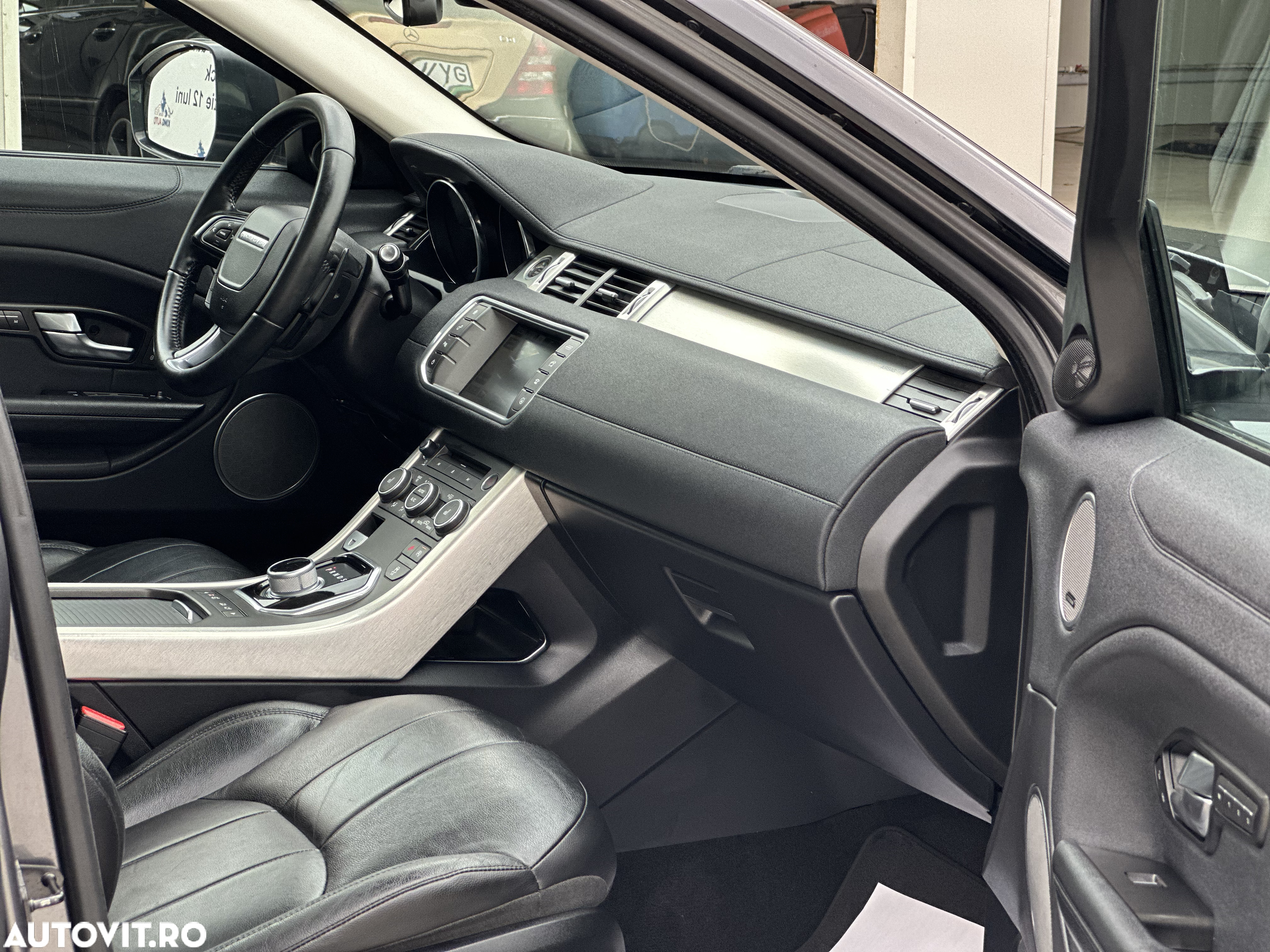 Land Rover Range Rover Evoque 2.0 D150 R-Dynamic SE - 28