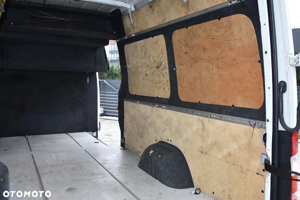 Mercedes-Benz Sprinter - 22