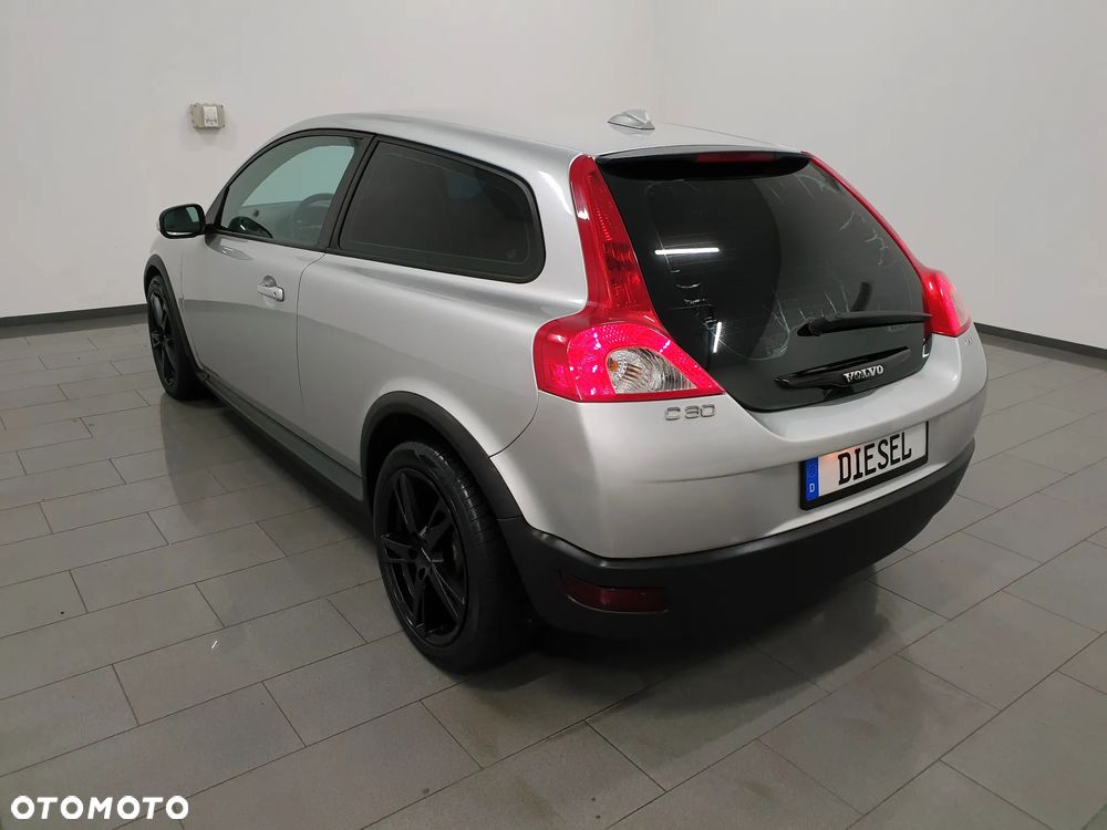 Volvo C30 D2 Momentum - 32