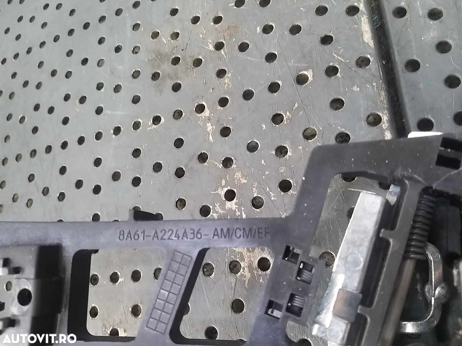 Suport maner dreapta fata ford fiesta 6 cb1 ccn 8a61a224a36am - 3