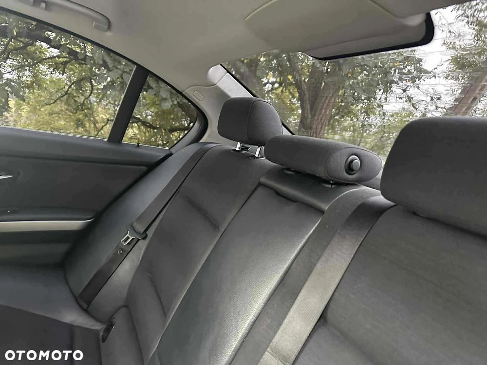 BMW Seria 3 325d - 12