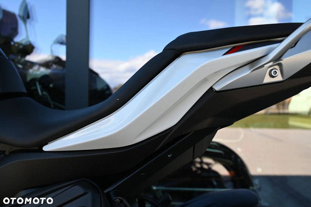 BMW XR - 17