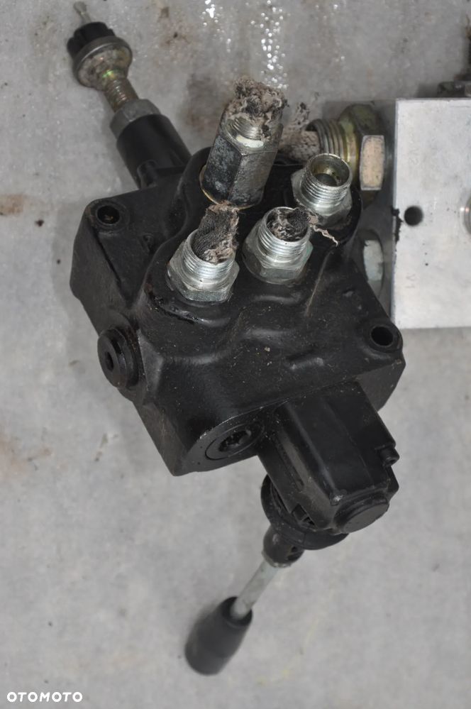 Rozdzielacz cewka elektrozawór blok hydrauliczny Merlo 55.9 - 6