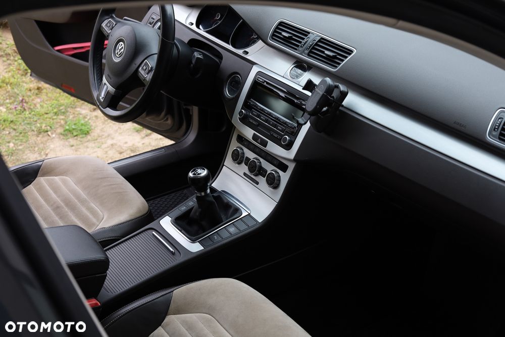 Volkswagen Passat 2.0 Blue TDI SCR Highline - 18