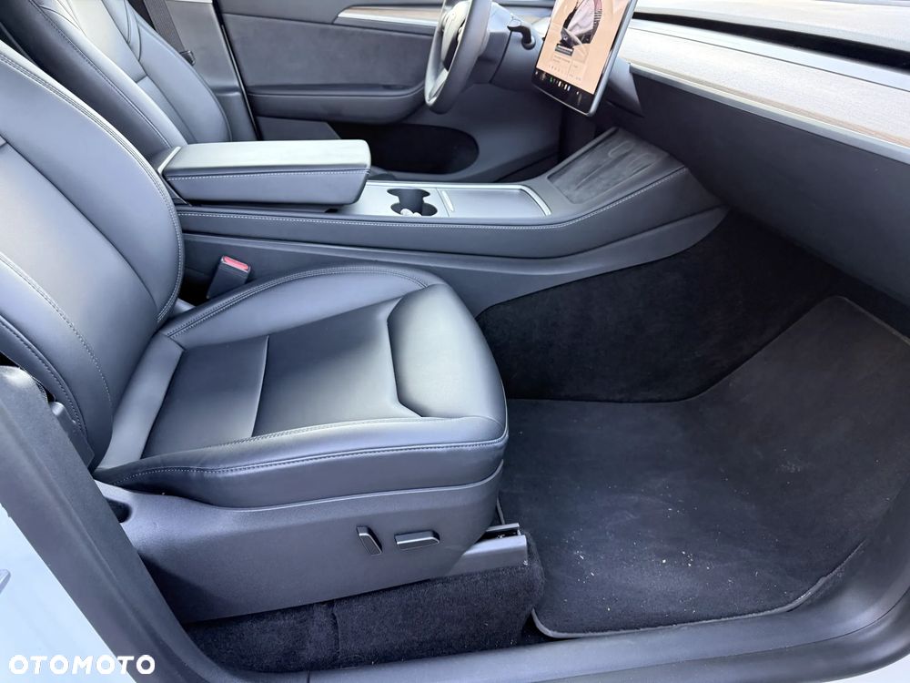 Tesla Model Y Performance AWD - 17