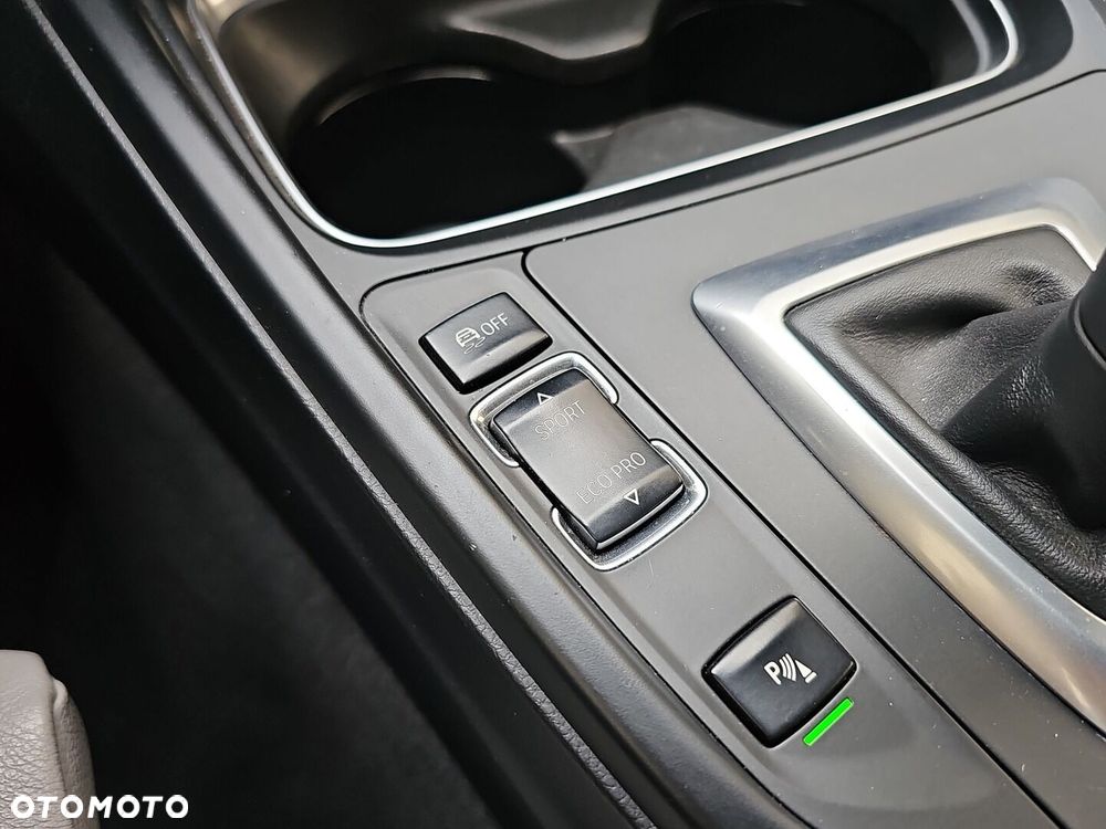BMW Seria 3 335i xDrive Sport Line - 14