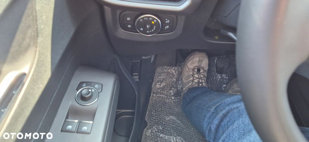 Ford COURIER - 19