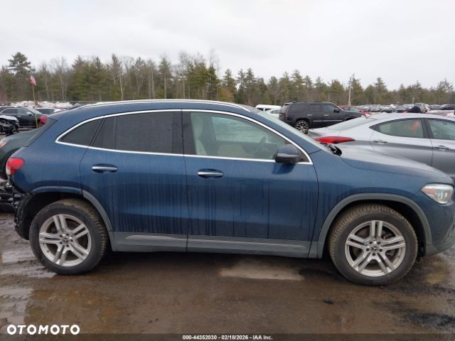 Mercedes-Benz GLA 250 4Matic 8G-DCT Edition 2021 - 11