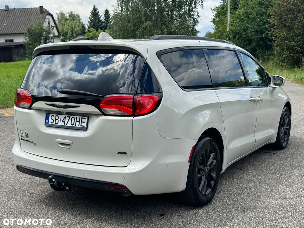 Chrysler Pacifica - 10